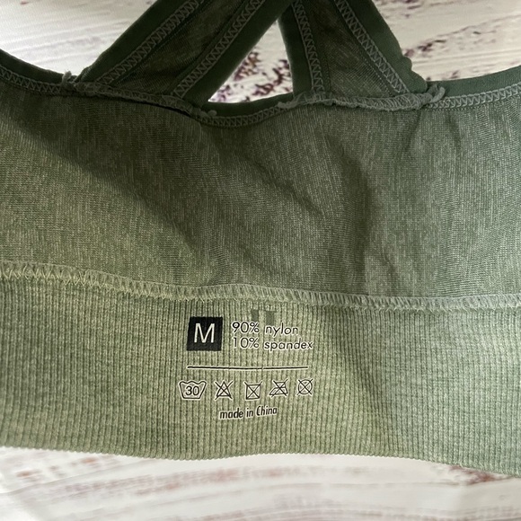 Gymshark Adapt Camo Seamless Sports Bra Sage Green Athletic Workout Yoga Top - Picture 3 of 5